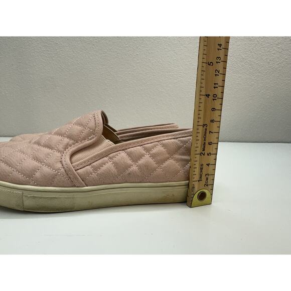 Steve Madden Womens Shoes Size 7.5 Pink Quilted Slip On Sneaker Faux Leather - Picture 8 of 10